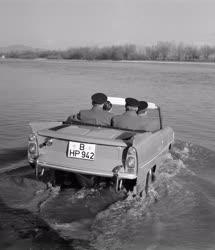 Közlekedés - Amphicar német gyártmányú kétéltű autó bemutatója