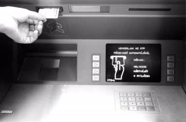 Pénzügy - Ügyfélkártya az OTP-nél - Bankautomata