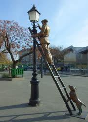 Műalkotás - Budapest - A lámpagyújtogató szobra 