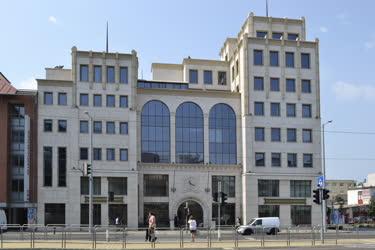 Épület - Budapest - A Laki Kereskedelmi Központ épülete