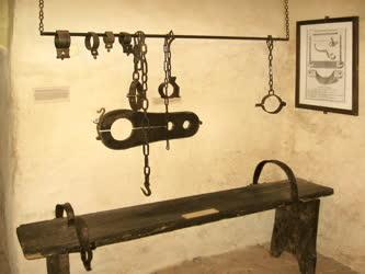 Ausztria - Burgenland - Lockenhaus - Középkori büntetőeszközök a vármúzeumban