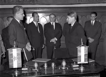 Külkapcsolat - Magyar-jugoszláv együttműködési egyezmény aláírása