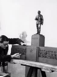 Művészet - Szobrászat - Sztálin-szobor 