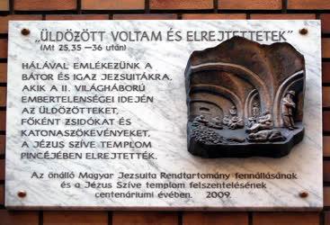 Emléktábla - Budapest -  Zsidókat mentő jezsuiták emléktáblája