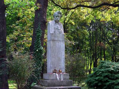 Köztéri szobor - Budapest - Arany János mellszobra 