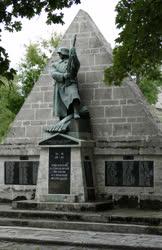 Emlékhely - Bicske - Világháborús hősök emlékműve