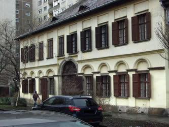 Városkép - Budapest - Műemlék lakóház a Lajos utcában