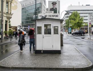 Történelmi helyszín - Berlin - A Checkpoint Charlie határátkelő