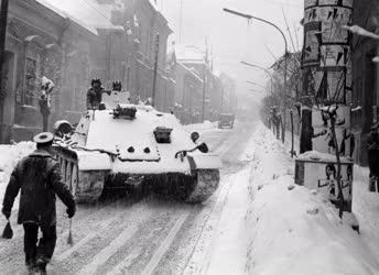 Időjárás - Katonák segítik a hóeltakarítást Kaposvárott