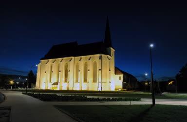 Nyírbátor - Minorita templom - Esti fényben