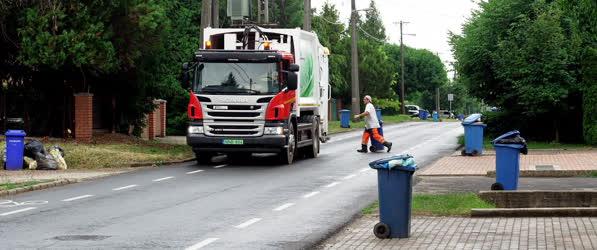 Innováció - Debrecen - Elektromos meghajtású kukás autó