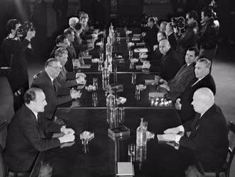Külpolitika - Szovjet-magyar küldöttség tárgyalása
