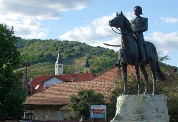 Városkép - Tokaj - Kiss Albert köztéri szobra 