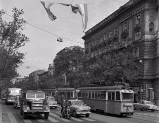 Városkép - Budapest - Forgalom a Bajcsy-Zsilinszky úton 