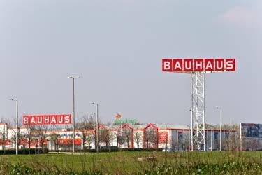 Kereskedelem - Szigetszentmiklós - Bauhaus barkácsáruház