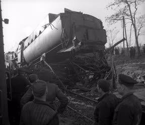 Baleset - Katasztrófa  - Vasúti baleset Herenden