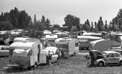 Nyaralás - Nyaralók a balatonfüredi kempingben