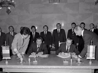Külgazdaság - Magyar-mongol gazdasági egyezmény aláírása