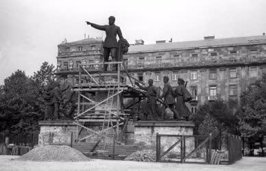 Emlékmű - Kossuth emlékmű renoválása