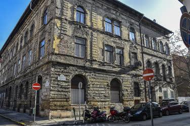 Épületfotó - Budapest - Romos régi bérház 