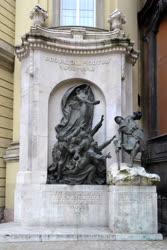 Műalkotás - Budapest - Egyetemi hősi emlékmű