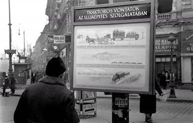 Városkép - Életkép - Reklám az Oktogonon