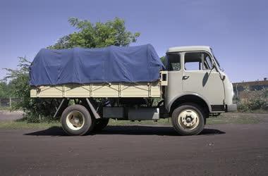 Közlekedés - Csepel D-462 típusú teherautó