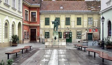 Köztéri szobor - Székesfehérvár - A Varkocs-emlékmű