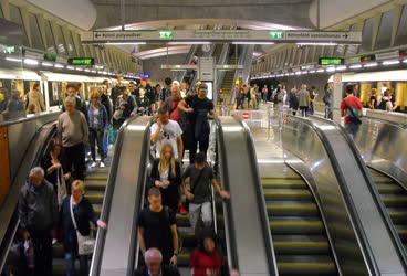Közlekedés - Budapest - A négyes metró