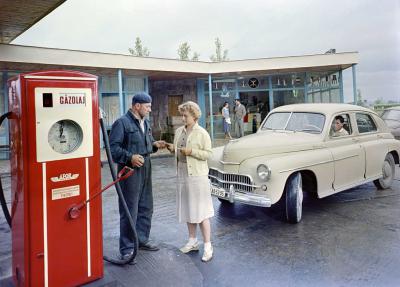 Közlekedés - Benzinkút a Balatonnál