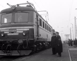 Vasúti közlekedés - Villamosított vasúti pálya Tatabánya-alsó és Oroszlány között