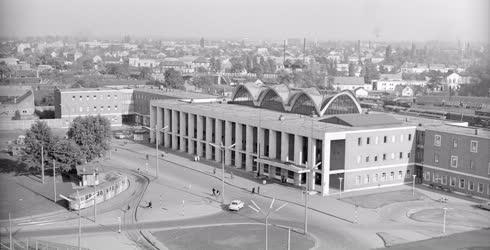 Városkép-életkép - Vasútállomás épülete Debrecenben