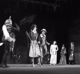 Kultúra - Színház - Shakespeare: Lóvátett lovagok