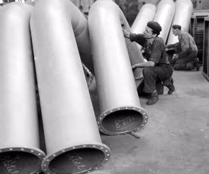 Ipar - Exportra készült csővezetékek a Vegyipari Gép- és Radiátorgyárban