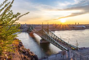 Városkép - Budapest - Napfelkelte a Gellért-hegyen