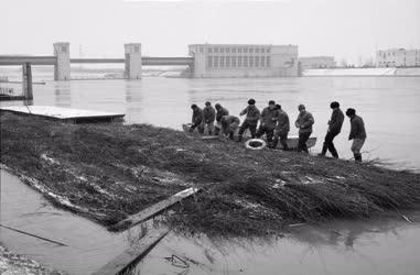 Természet - Javítják a Tisza folyó medrét a Tiszalöki Vízerőműnél