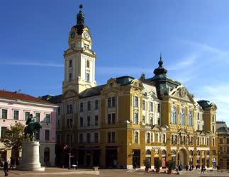 Városkép - Pécs - Városháza a  Széchenyi téren