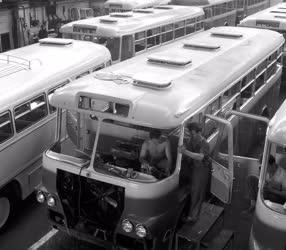 Ipar - Ikarus gyár - Autóbuszok exportra