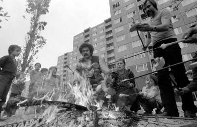 Életkép - Piknik a lakótelepen