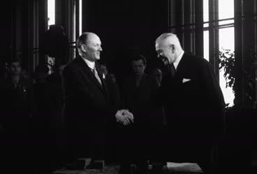 Diplomácia - Groza - magyar-román szerződés aláírása