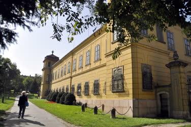 Műemlék - Tata - Az Esterházy-kastély 