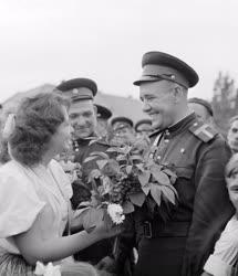 Külkapcsolat - Szovjet katonák búcsúztatása