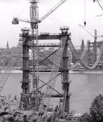 Hídépítés - Épül az Erzsébet híd