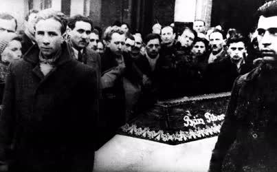 Történelem - Bán Tibor partizán temetése 