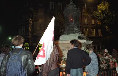 Belpolitika - Ellenzéki megemlékezés a Batthyány-örökmécsesnél 