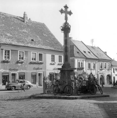 Városkép - Szentendre - Szerb kereszt a Fő téren