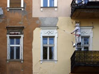 Épületfelújítás - Budapest - Épületátfestés házilag