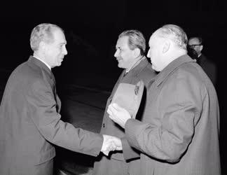 Külkapcsolat - Hazaérkeztek a Szovjetunióból a kormányküldöttség tagjai