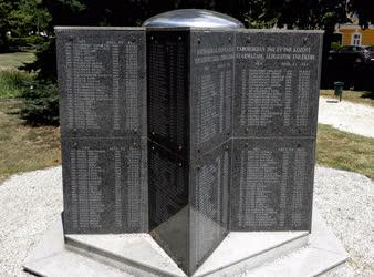 Emlékhely - Csorna - Holokauszt áldozatainak emlékműve