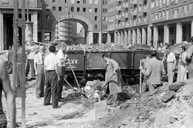 Történelem - II. világháború - Újjáépítés a fővárosban